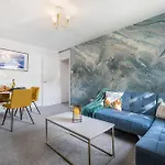 Stylish 1-Bed Luxury Retreat